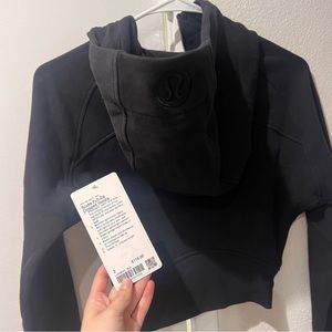 🖤lululemon black cropped scuba🖤